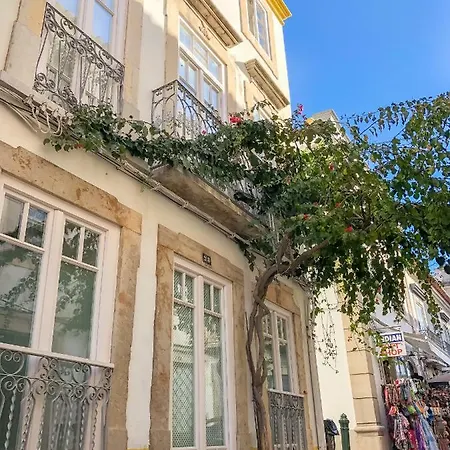 Cabreira Suites | Historical Centre